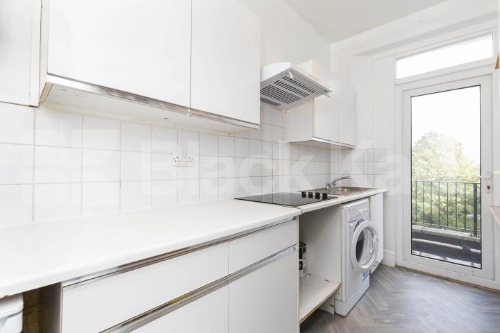 Two double bedrooms spacious lounge located within minutes from Ladbroke Grove Ladbroke Grove, Ladbroke Grove 